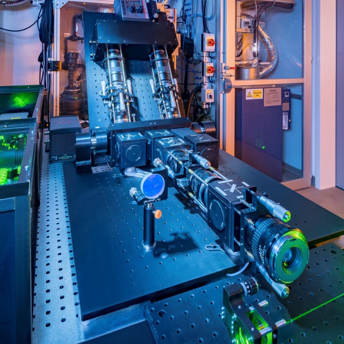 Dual-Track Raman Spectrometer - Optical Diagnostics and Renewable Energies